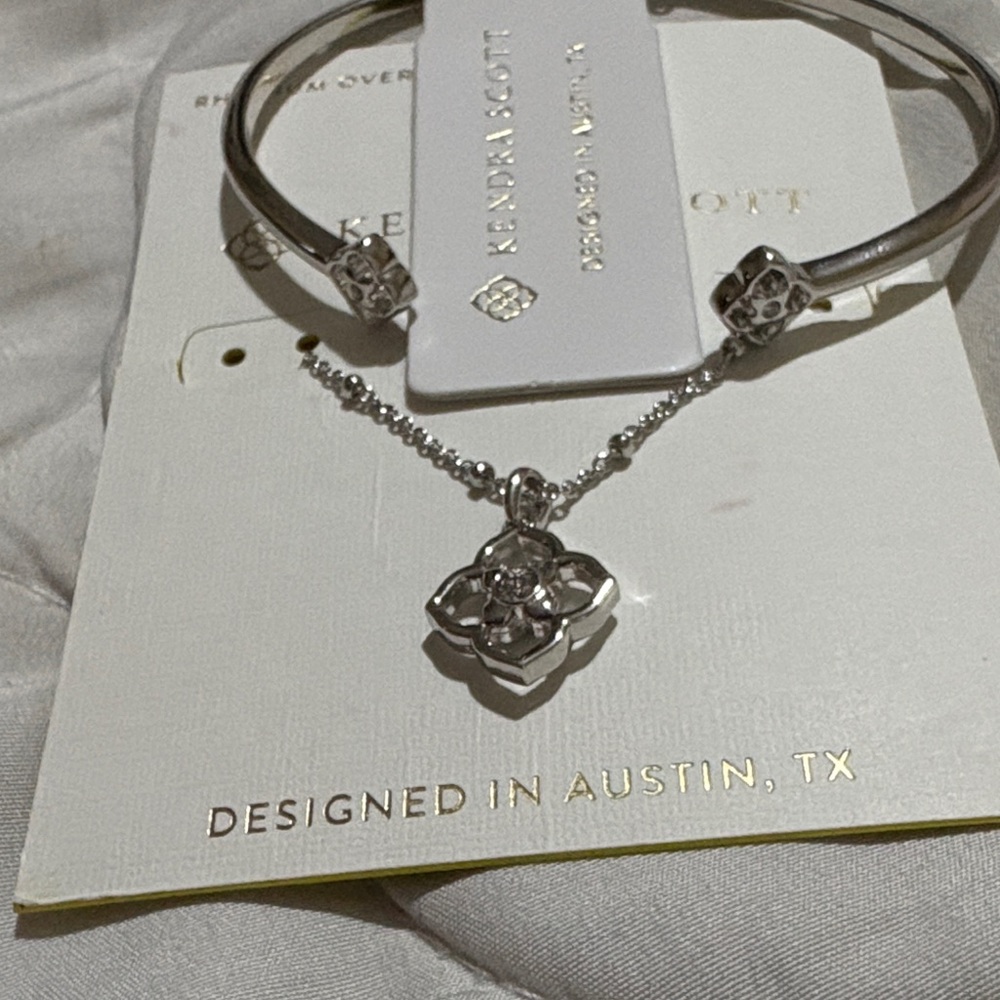 Kendra Scott Silver necklace